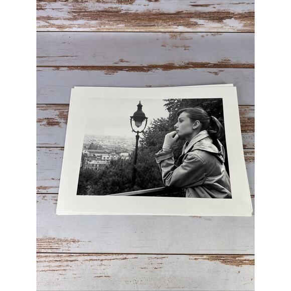 Audrey Hepburn Portraits of A Style Icon 8 Varnished Art Prints & Folio 12"x16" - Picture 7 of 10